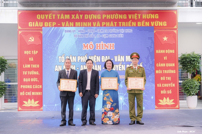 Phường Việt Hưng ra mắt mô hình “Tổ dân phố Hiện đại - Văn minh - An ninh - An toàn - Chuyển đổi số”- Ảnh 11.