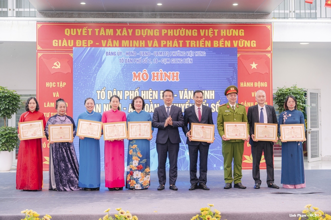 Phường Việt Hưng ra mắt mô hình “Tổ dân phố Hiện đại - Văn minh - An ninh - An toàn - Chuyển đổi số”- Ảnh 9.