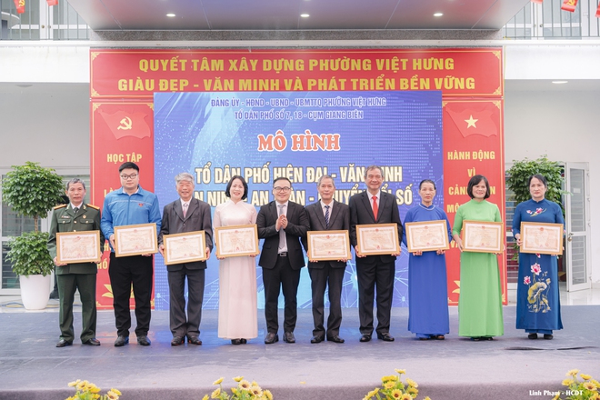 Phường Việt Hưng ra mắt mô hình “Tổ dân phố Hiện đại - Văn minh - An ninh - An toàn - Chuyển đổi số”- Ảnh 10.