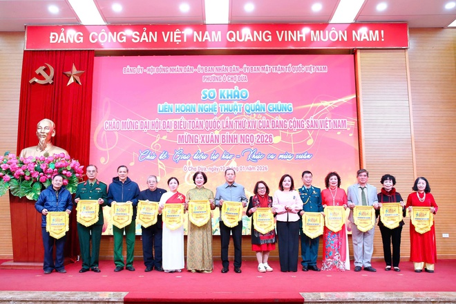 Ô Chợ Dừa rực rỡ sắc đỏ chào mừng Đại hội đại biểu toàn quốc lần thứ XIV của Đảng- Ảnh 3.