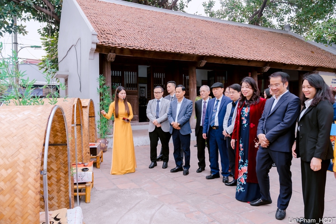 Phường Việt Hưng gìn giữ và lan tỏa giá trị văn hóa qua Lễ giỗ Trạng Trình Nguyễn Bỉnh Khiêm- Ảnh 9.