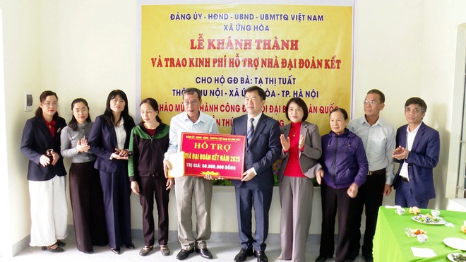 Xã Ứng Hòa: Trao 6 nhà Đại đoàn kết cho các hộ có hoàn cảnh khó khăn- Ảnh 4.