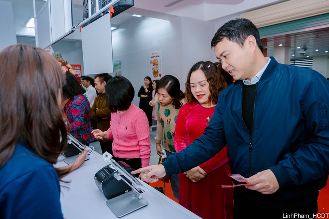 Phường Việt Hưng đẩy mạnh chuyển đổi số gắn với bảo đảm an toàn thực phẩm học đường- Ảnh 8.