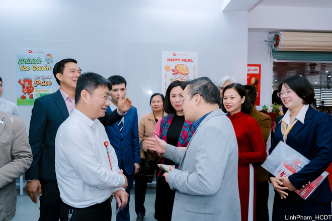 Phường Việt Hưng đẩy mạnh chuyển đổi số gắn với bảo đảm an toàn thực phẩm học đường- Ảnh 7.