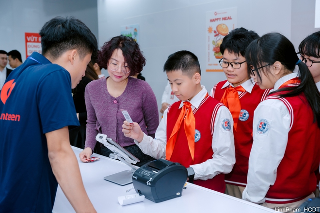 Phường Việt Hưng đẩy mạnh chuyển đổi số gắn với bảo đảm an toàn thực phẩm học đường- Ảnh 12.