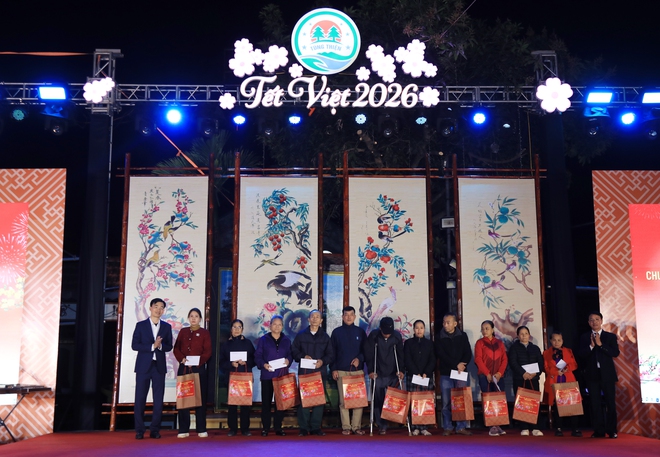 Phó Chủ tịch Thường trực HĐND Thành phố Trần Thế Cương dự Chương trình “Tết Việt” phường Tùng Thiện - Chào Xuân Bính Ngọ 2026- Ảnh 4.