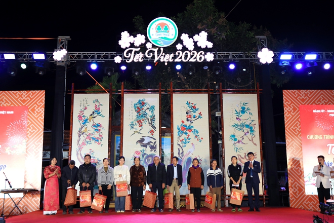 Phó Chủ tịch Thường trực HĐND Thành phố Trần Thế Cương dự Chương trình “Tết Việt” phường Tùng Thiện - Chào Xuân Bính Ngọ 2026- Ảnh 5.