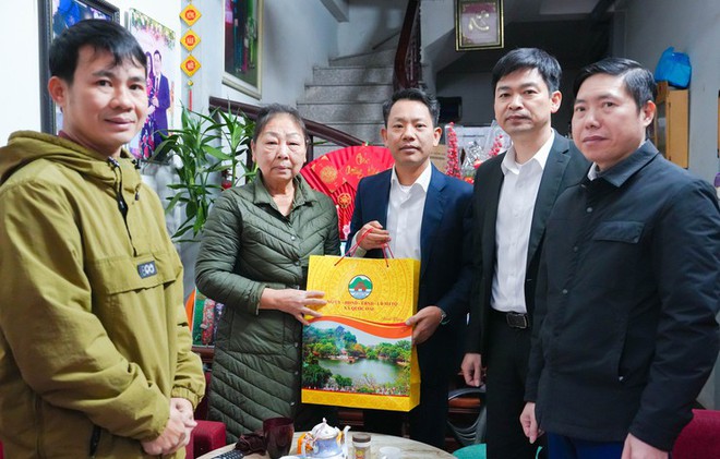 Lãnh đạo xã Quốc Oai thăm, chúc Tết và tặng quà người có công, người cao tuổi nhân dịp Tết Bính Ngọ- Ảnh 6.