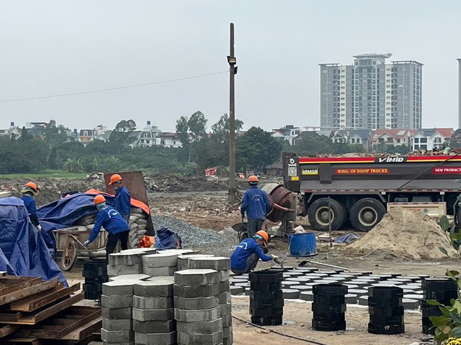 Động viên, tặng quà công nhân thi công xuyên Tết tại các dự án hồ điều hòa- Ảnh 1.