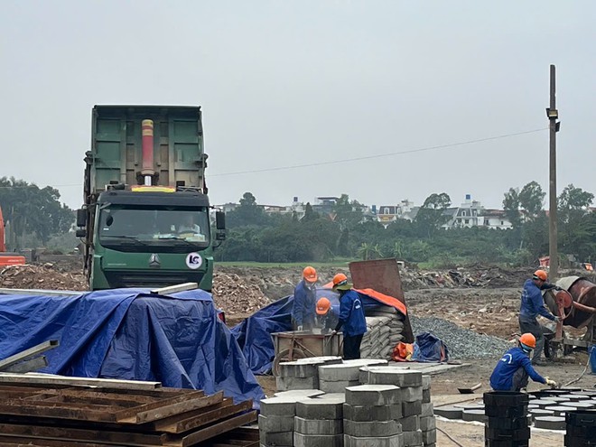 Động viên, tặng quà công nhân thi công xuyên Tết tại các dự án hồ điều hòa- Ảnh 2.