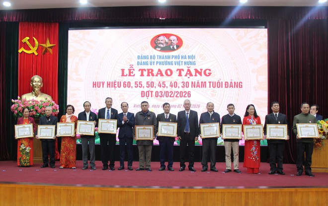 120 đảng viên phường Việt Hưng vinh dự đón nhận Huy hiệu Đảng đợt 3/2- Ảnh 5.