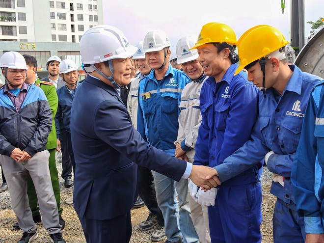 Chủ tịch UBND thành phố Hà Nội Vũ Đại Thắng kiểm tra, chúc Tết tại một số công trường thi công các dự án chống úng ngập- Ảnh 8.