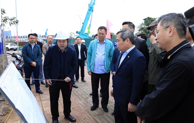 Chủ tịch UBND thành phố Hà Nội Vũ Đại Thắng kiểm tra, chúc Tết tại một số công trường thi công các dự án chống úng ngập- Ảnh 2.