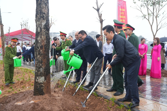 Phó Bí thư Thường trực Thành ủy Nguyễn Trọng Đông dự Lễ phát động “Tết trồng cây đời đời nhớ ơn Bác Hồ” tại xã Đông Anh- Ảnh 4.