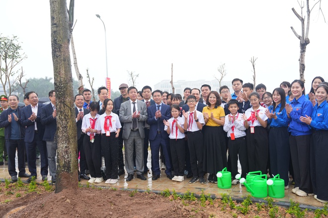 Phó Bí thư Thường trực Thành ủy Nguyễn Trọng Đông dự Lễ phát động “Tết trồng cây đời đời nhớ ơn Bác Hồ” tại xã Đông Anh- Ảnh 5.