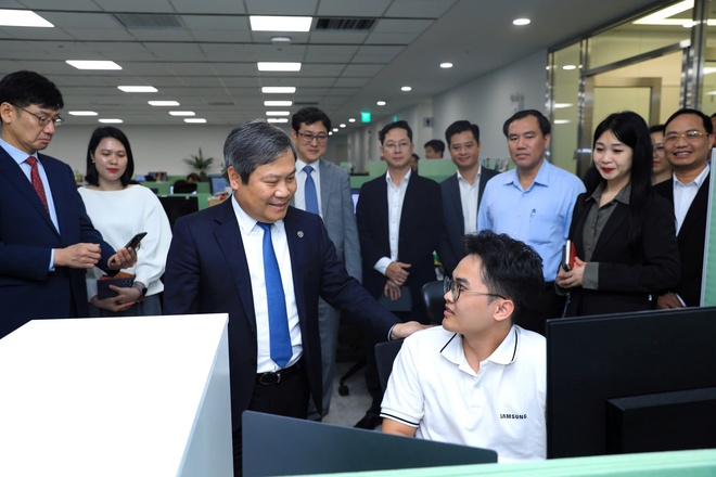 Chủ tịch Hà Nội Vũ Đại Thắng thăm, động viên sản xuất các công ty điện tử Meiko, Samsung Việt Nam- Ảnh 11.