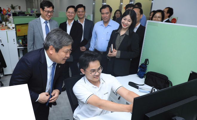 Chủ tịch Hà Nội Vũ Đại Thắng thăm, động viên sản xuất các công ty điện tử Meiko, Samsung Việt Nam- Ảnh 12.