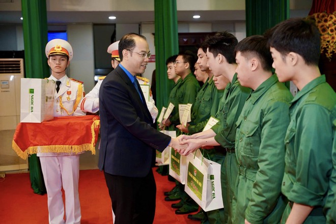 Gặp mặt thanh niên tình nguyện lên đường nhập ngũ và quân nhân xuất ngũ tiêu biểu- Ảnh 6.
