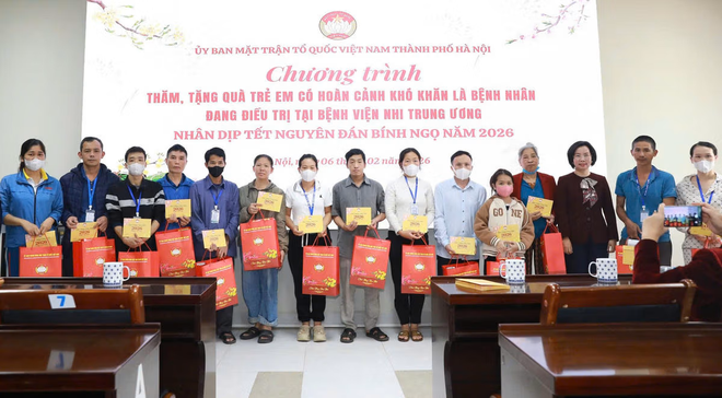 Chủ tịch Ủy ban MTTQ Việt Nam Thành phố Bùi Huyền Mai dự Tết quân dân "Phú Thượng - nồng ấm, sẻ chia"- Ảnh 3.