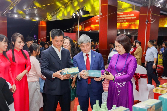 Khai mạc không gian trưng bày sản phẩm thương mại tiêu biểu, gắn với Hội chợ hoa Xuân Bính Ngọ xã Kiều Phú- Ảnh 7.