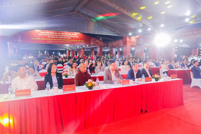 Khai mạc không gian trưng bày sản phẩm thương mại tiêu biểu, gắn với Hội chợ hoa Xuân Bính Ngọ xã Kiều Phú- Ảnh 1.