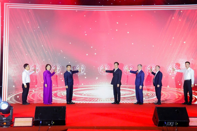 Khai mạc không gian trưng bày sản phẩm thương mại tiêu biểu, gắn với Hội chợ hoa Xuân Bính Ngọ xã Kiều Phú- Ảnh 5.