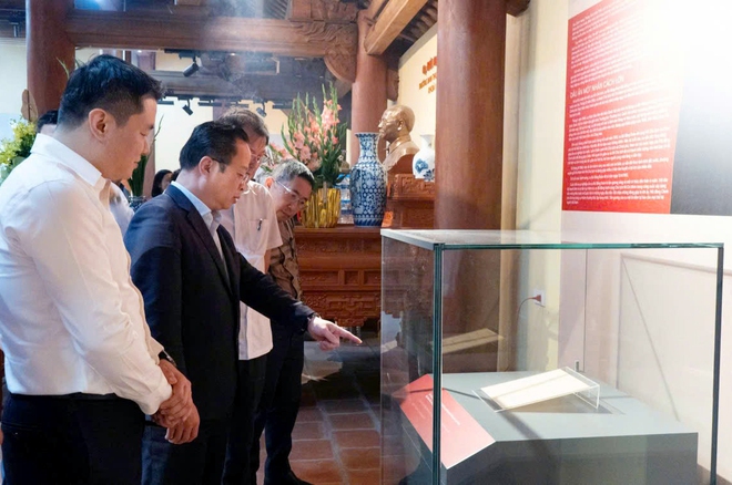 Lãnh đạo Thành phố dâng hương tưởng nhớ cụ Bùi Bằng Đoàn- Ảnh 2.