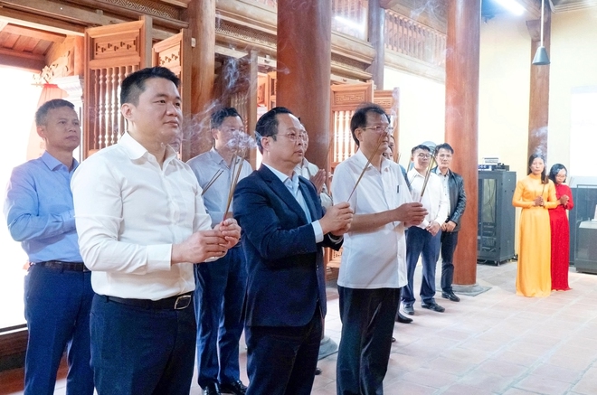 Lãnh đạo Thành phố dâng hương tưởng nhớ cụ Bùi Bằng Đoàn- Ảnh 1.