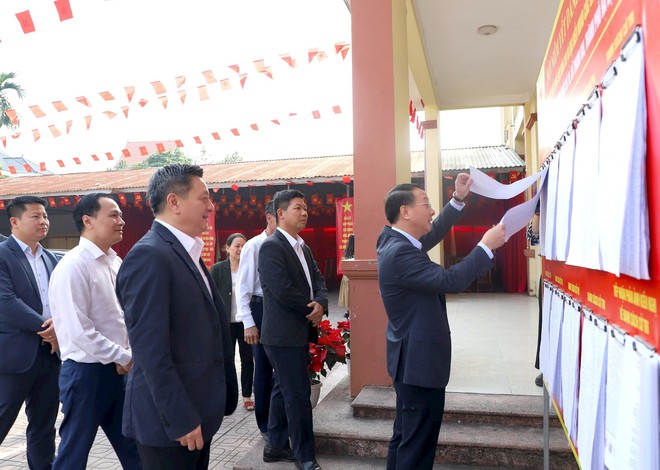 Trưởng ban Nội chính Thành ủy Trần Đình Cảnh kiểm tra công tác chuẩn bị bầu cử tại các xã Hòa Xá, Thanh Oai- Ảnh 2.