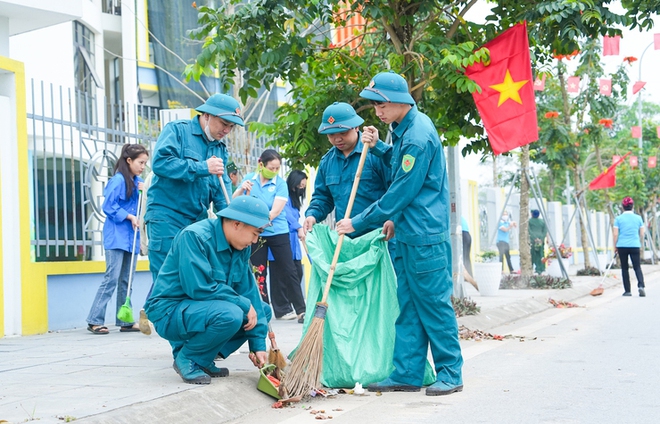 Xã Quốc Oai: Ra quân tổng vệ sinh môi trường và tuyên truyền lưu động chào mừng ngày hội toàn dân- Ảnh 5.