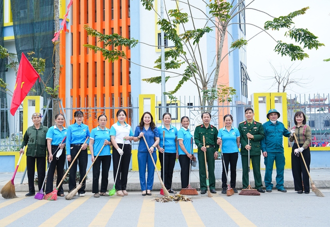 Xã Quốc Oai: Ra quân tổng vệ sinh môi trường và tuyên truyền lưu động chào mừng ngày hội toàn dân- Ảnh 7.