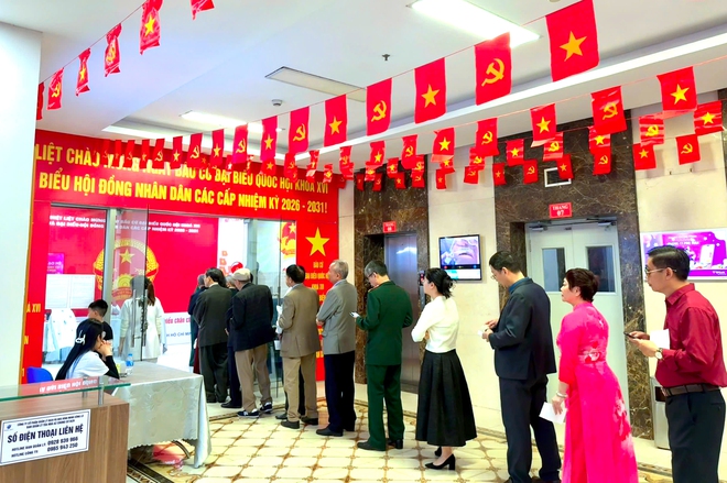 Cử tri phường Phú Thượng nô nức tham gia Ngày hội toàn dân- Ảnh 3.