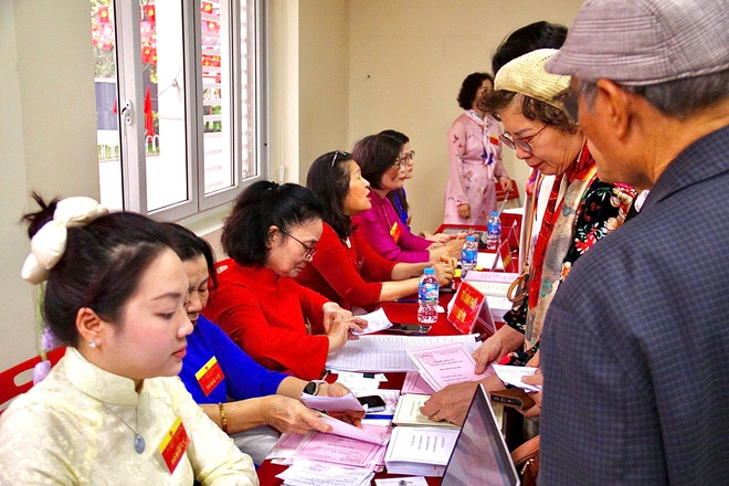 Cử tri phường Phú Thượng nô nức tham gia Ngày hội toàn dân- Ảnh 11.