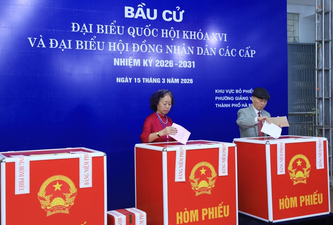 Hà Nội: Cử tri phường Giảng Võ phấn khởi đi bỏ phiếu thực hiện quyền và nghĩa vụ công dân- Ảnh 14.