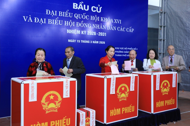 Chủ tịch UBND Thành phố Vũ Đại Thắng bỏ phiếu và kiểm tra công tác bầu cử tại phường Giảng Võ- Ảnh 15.