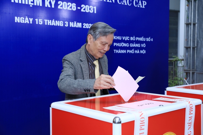 Chủ tịch UBND Thành phố Vũ Đại Thắng bỏ phiếu và kiểm tra công tác bầu cử tại phường Giảng Võ- Ảnh 14.