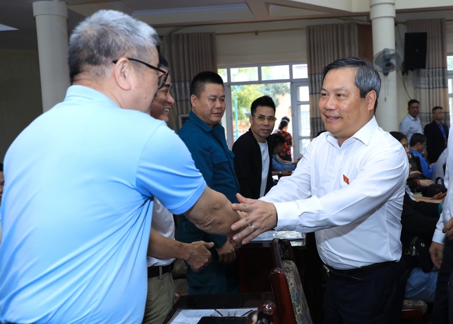 Chairman of the Hanoi People's Committee Vu Dai Thang meets voters ahead of upcoming election- Ảnh 1.