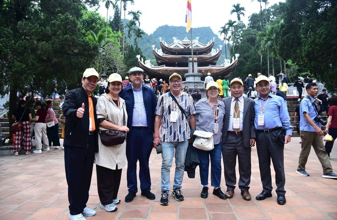 Gần 400 đại biểu tham gia chương trình “Du xuân hữu nghị 2026” tại chùa Hương- Ảnh 7.