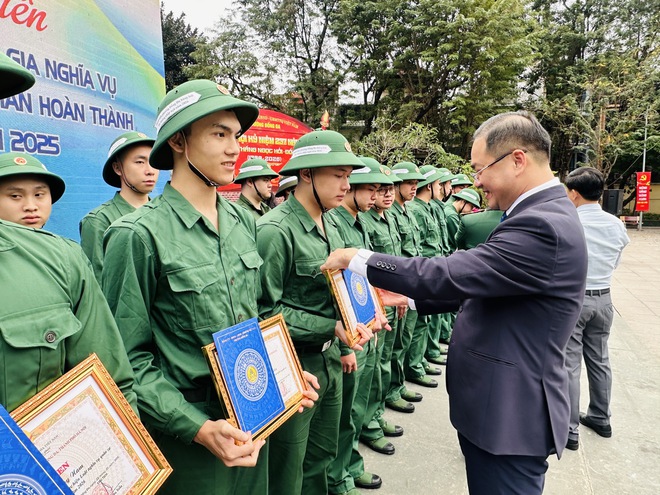 Phường Đống Đa gặp mặt, động viên thanh niên lên đường nhập ngũ năm 2026- Ảnh 5.