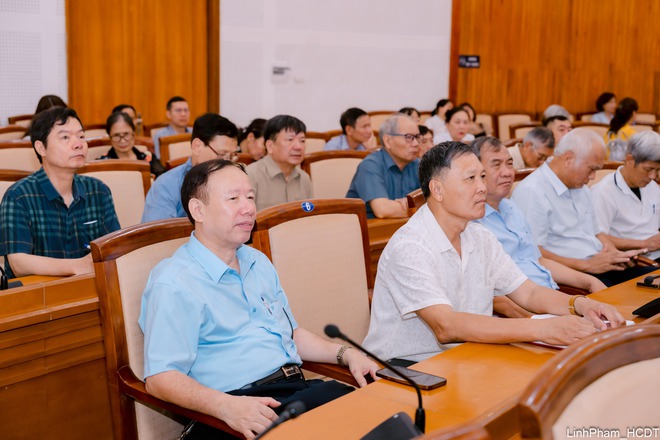 Hơn 150 cán bộ phường Việt Hưng được bồi dưỡng nghiệp vụ công tác xây dựng Đảng- Ảnh 6.