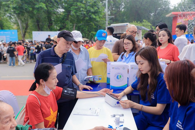 Hà Nội: Mít tinh phát động Ngày Sức khỏe toàn dân 7/4- Ảnh 10.