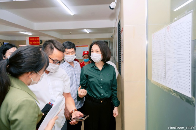 Phó Chủ tịch UBND Thành phố Vũ Thu Hà khảo sát công tác tổ chức bữa ăn bán trú tại Trường Tiểu học Đoàn Khuê- Ảnh 10.