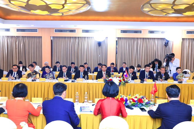 Hội đàm, trao đổi kinh nghiệm hoạt động cơ quan dân cử giữa Thủ đô Hà Nội và Thủ đô Viêng Chăn- Ảnh 3.