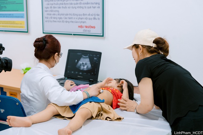 Hà Nội triển khai khám, chăm sóc sức khỏe cho trẻ em các xã vùng dân tộc, miền núi- Ảnh 12.