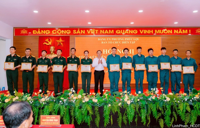 Phường Phúc Lợi tổng kết thành công diễn tập tác chiến trong khu vực phòng thủ năm 2026- Ảnh 7.