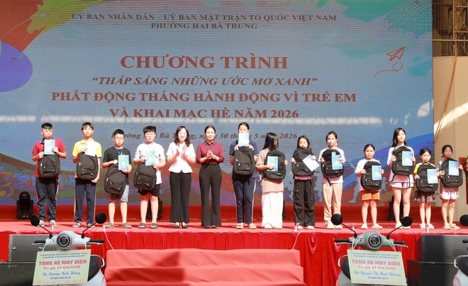 Phường Hai Bà Trưng trao tặng 13 xe máy điện và nhiều phần quà nhân Tháng hành động Vì trẻ em 2026- Ảnh 5.