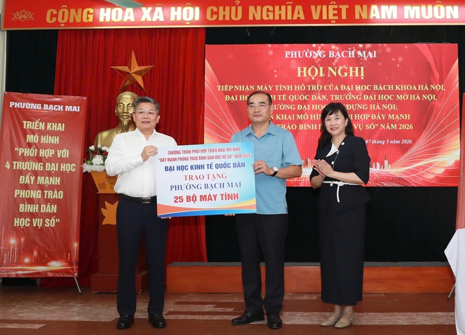 Phường Bạch Mai tiếp nhận 400 bộ máy tính từ 4 trường Đại học đẩy mạnh phong trào "Bình dân học vụ số"- Ảnh 4.