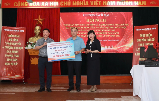 Phường Bạch Mai tiếp nhận 400 bộ máy tính từ 4 trường Đại học đẩy mạnh phong trào "Bình dân học vụ số"- Ảnh 5.