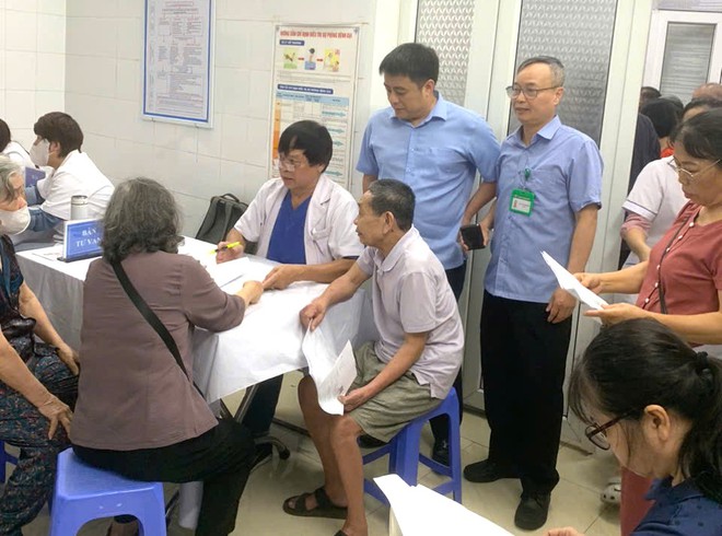 Phường Bồ Đề đẩy mạnh khám sức khỏe toàn dân miễn phí, hướng tới 100% người dân được khám định kỳ mỗi năm- Ảnh 8.