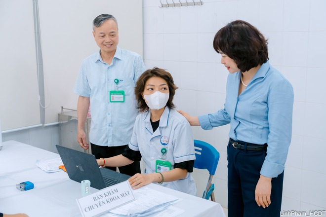 Phường Bồ Đề đẩy mạnh khám sức khỏe toàn dân miễn phí, hướng tới 100% người dân được khám định kỳ mỗi năm- Ảnh 6.